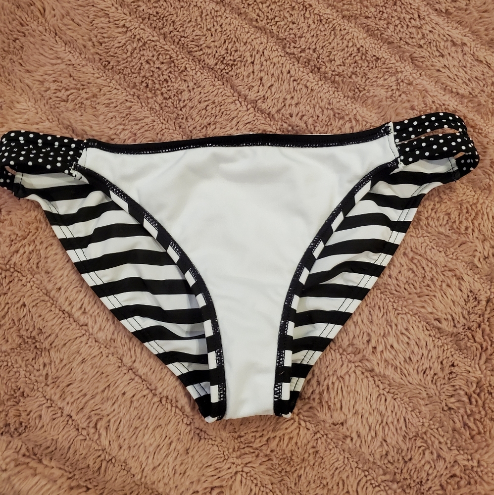 Super cute bikini bottom - Picture 4 of 8
